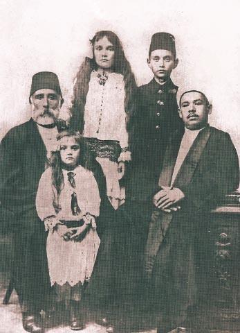 Left to Right: Ahmet Sarac Efendi(2nd Generation),inhis lap grandaughter from first wife Naciye's son,: Ferhunde. Standing Nudiye and Huseyin , children from 2nd wife.Sabiye, and son Ali Bey from Naciye   